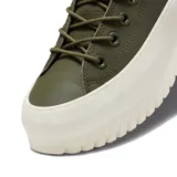 Botas Converse Chuck Taylor All Star Lugged de caña alta color verde oliva, con capellada de cuero texturizado, puntera reforzada de goma, parche del logo en el lateral y suela de goma con plataforma y diseño dentado para mayor agarre.