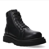 Botas tipo borcego de caña media, color negro, con cordones al tono y ojales metálicos plateados. Presenta una suela track robusta y plana, con un diseño de líneas limpias y acabado liso.