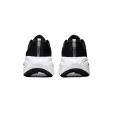 Championes Nike modelo Vomero Plus para running, color negro con entresuela blanca gruesa de tecnología ZoomX y el clásico swoosh de Nike en blanco en el lateral.