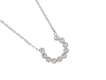 Collar de acero italiano plateado con dije semicircular con circonias engarzadas.