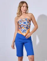 Bermuda color verde militar en gabardina elastizada, marca Ruby Rd. Pretina ancha elastizada. Delantera con bolsillos simulados. Trasera con bolsillos aplicados.