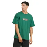Remera verde con logo estampado en el pecho.