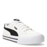Championes urbanos Puma Court Classic Vulc, de diseño bajo con capellada textil en color blanco y detalles en negro. Presentan suela vulcanizada con líneas decorativas y cierre mediante cordones.