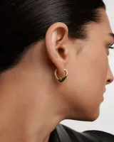 Aros de plata bañada en oro con forma de argolla adornados con aventurina verde y calcedonia celeste.