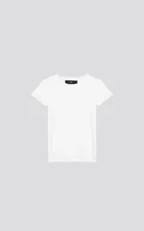 Remera de manga corta y cuello redondo, confeccionada en tejido ribb de algodón. Presenta un corte ajustado al cuerpo y largo hasta la cadera.