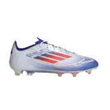 Championes de fútbol Adidas F50 Elite FG, con capellada blanca y detalles en azul y naranja. Presentan tecnología Sprintweb y suela Sprintframe 360 para mayor aceleración en canchas de césped natural seco.