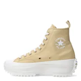Championes de caña alta color beige, con cordones blancos y suela de goma blanca con plataforma dentada.