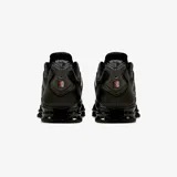 Zapatillas Nike Shox TL color negro.