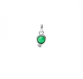 Dije charm plateado con aro pasante y piedra circular color verde.