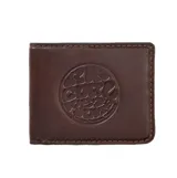 Billetera Rip Curl modelo Premium Surf Rfid Slim de color marrón, confeccionada en cuero, con diseño plegable y el logo de la marca grabado en relieve en la parte frontal.