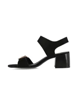 Sandalias de taco ancho negro en nobuck, con tiras en la capellada y en el talón ajustables mediante hebillas metálicas doradas.