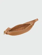 Cartera crossbody Longchamp de la línea Le Foulonné en color verde oliva, con diseño estructurado de media luna, correa ajustable para el hombro y cierre superior de solapa.
