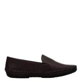 Mocasines de cuero negro con costuras visibles alrededor de la puntera y la suela, diseño clásico y cómodo para uso diario.