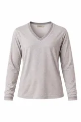 Remera de manga larga y escote en V, color celeste melange, de calce cómodo y relajado.