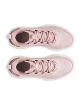 Championes de entrenamiento Under Armour Project Rock 8, color rosado con suela de plataforma en tono crema. Presentan una parte superior de malla técnica con detalles de gamuza, lengüeta de neopreno perforada y contrafuerte texturizado en el talón con el logo de la colección.