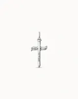 Dije en forma de cruz con diseño artesanal de la marca Uno de 50, elaborado en aleación de metales con baño de plata.