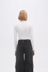 Body manga larga de poliamida, color negro, liso, ajustado al cuerpo y con cuello a la base.