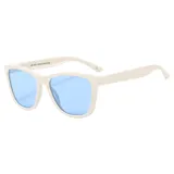 Lentes de sol unisex, con marco negro y borde azul. Lentes espejados polarizados color celeste.