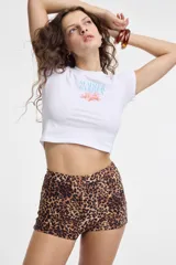 Short de baño negro de tiro alto.