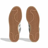 Championes Adidas Campus 00s unisex, color gris con las tres tiras laterales blancas, capellada de gamuza, forro de felpa y suela de goma color caramelo.