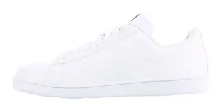Championes urbanos Puma modelo Up, color blanco con el icónico formstrip de la marca en color negro en los laterales. Presentan un diseño de corte bajo con cierre de cordones y suela de goma resistente.