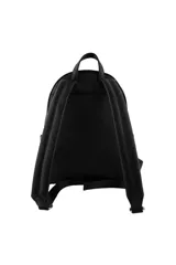 Mochila negra de cuero sintético con tiras regulables, bolsillos laterales, bolsillo frontal con cierre y organizador interno.