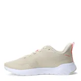 Championes Topper Strong Pace III color beige con detalles en fucsia y suela blanca.