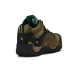 Botas de trekking Diadora Hiking color marrón con detalles en negro y verde.