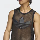 Musculosa negra de malla con logo de Adidas en el pecho.
