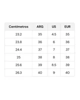 Bota de caña media de cuero negro con plataforma track y múltiples hebillas metálicas.