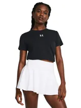 Remera deportiva Under Armour Campus Core SS de mujer, color negro, con cuello redondo acanalado y el logo de la marca estampado en blanco en el centro del pecho.