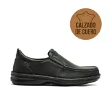 Zapato casual de cuero negro tipo mocasín, con costuras reforzadas en el empeine y suela de goma antideslizante.