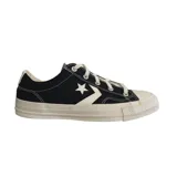 Championes urbanos Converse Star Player, color negro con detalles en blanco, confeccionados en lona, con logo de estrella y galón característico en los laterales.