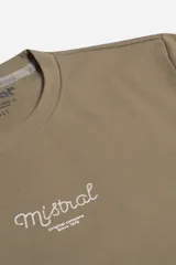 Remera de manga larga color beige con textura marcada, cuello redondo y estampa frontal con el logo de la marca en estilo cursivo.