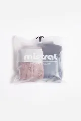 Pack de dos boxers para hombre, uno azul con estampado de dinosaurios y otro azul marino con estampado de símbolos.