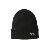 Gorro tipo beanie de tejido rib color negro, con diseño clásico y flexible. Presenta un bordado pequeño de un zorro en la parte frontal y una etiqueta lateral con logo.