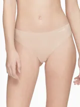 Colaless color beige de microfibra suave con bordes cortados a láser y cintura de tiro medio con logo de Calvin Klein estampado.