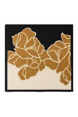 Pañuelo cuadrado con diseño floral estilizado en tonos mostaza sobre un fondo dividido en negro y beige, con borde negro.