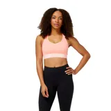 Top deportivo New Balance Pace Bra color salmón con logo en la banda inferior.