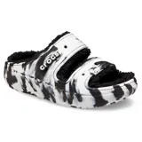 Sandalias Crocs Classic Cozzzy con forro suave y difuso, suelas exteriores elevadas y dos correas superiores.