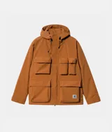 Campera marrón con capucha, cuatro bolsillos frontales con solapa y cierre con cremallera y botones a presión.