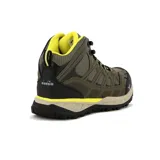 Championes de trekking Diadora Hiking Waterproof, color verde oliva con detalles en negro y amarillo. Caña media, suela de goma con buen agarre y membrana impermeable.
