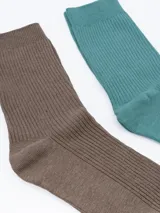 Pack de dos pares de medias de caña media, una color borgoña y otra color lila.