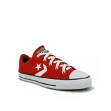 Championes Converse Star Player rojos de caña baja, con estrella y galón blancos en el lateral.