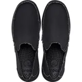 Mocasín tipo slip-on marca Crocs modelo Santa Cruz, con parte superior de lona negra y costuras visibles. Posee elásticos laterales para facilitar el calce y suela de material Croslite™ en color beige.