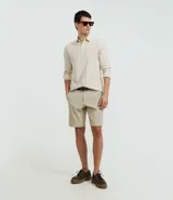 Camisa de manga larga Marfinno con cuello camisero y cierre frontal de botones. Confeccionada en tejido plano de lino y algodón.