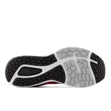 Championes de running New Balance Fresh Foam 680v7 para hombre, color rojo con detalles en negro y gris.