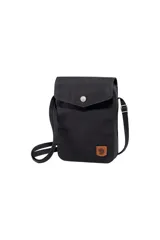 Bolso bandolera Fjallraven modelo Greenland Pocket, color negro, con correa ajustable y logo de cuero en el frente.