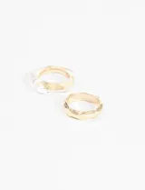 Set de dos anillos, uno plateado y otro transparente, con diseño irregular.