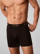 Pack de tres bóxers Calvin Klein tipo brief de color negro, confeccionados en mezcla de algodón y elastano con cintura elástica distintiva y bolsa de contorno.